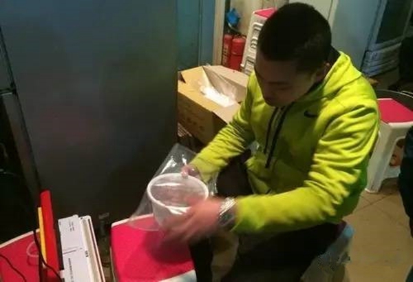 鹵煮龍蝦多年不做線上市場(chǎng)竟是因?yàn)檫@個(gè)... 鹵煮龍蝦多年不做線上市場(chǎng)竟是因?yàn)檫@個(gè)...
